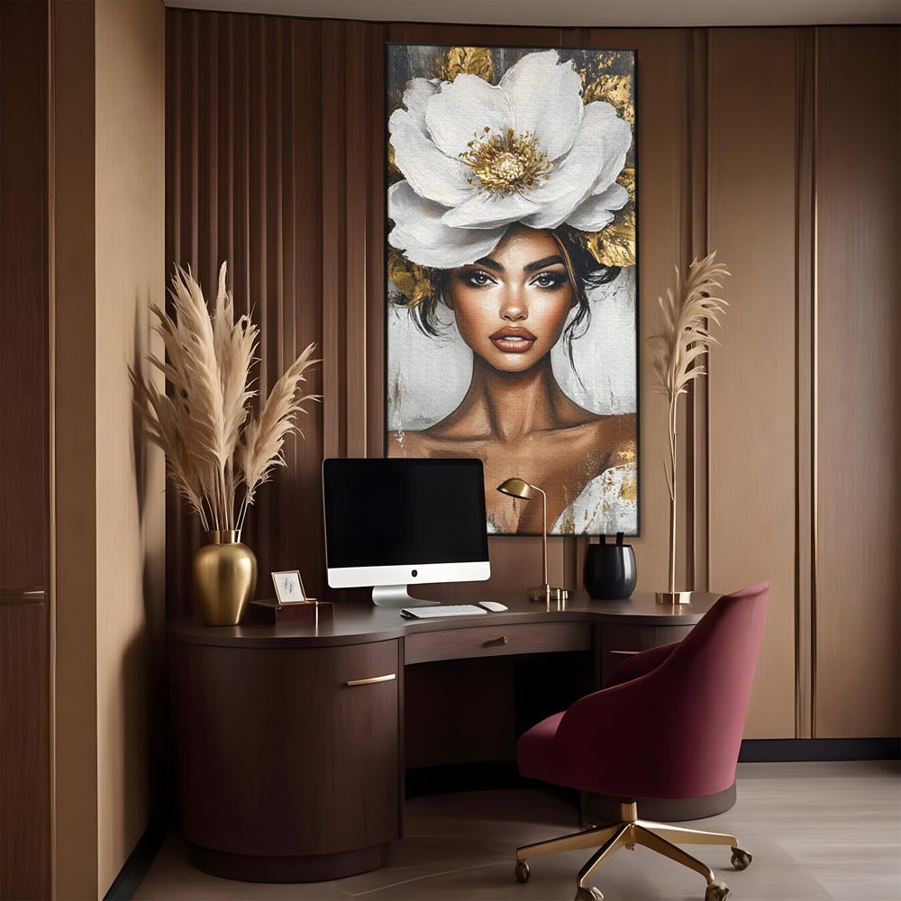Tablou canvas cu tablou canvas cu portret de femeie si floare, in rama de aluminiu negru, pe perete intr-un birou